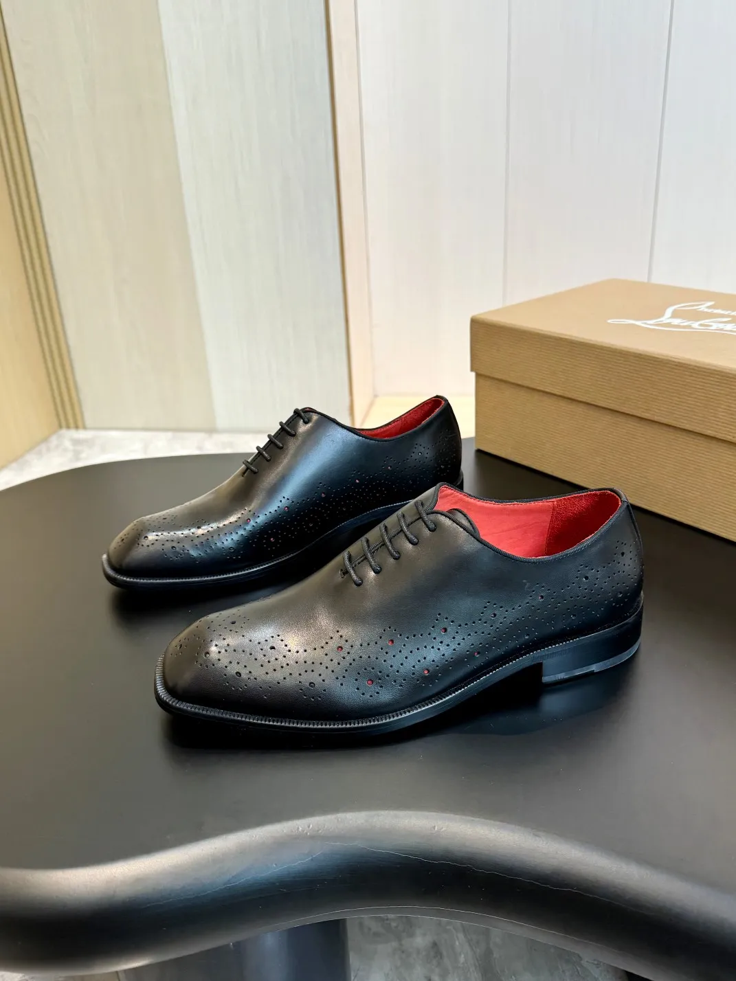 [CL red-soled shoes] Top P: 1020💰 Size 39-44 (⚠️38.45.46 custom-made, non-refundable and non-exchangeable) 🆑High-end men’s business formal leather shoes, original and genuine top-quality goods ••✅💯 Top-quality original order purchasing agent! Original imported patterned cowhide ➕Imported cowhide lining ➕Cowhide feet ➕Original leather outsole~🉑️Feel free to compare the authentic ones!